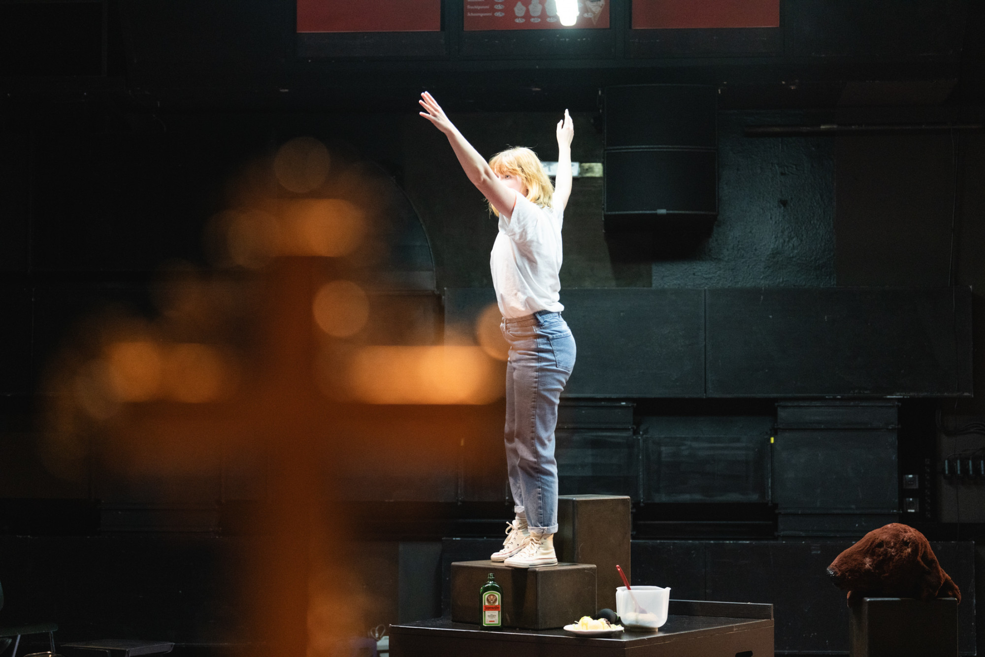 Marlene Hauser in Die Party, Schauspielhaus Graz, Regie Lukas Michelitsch